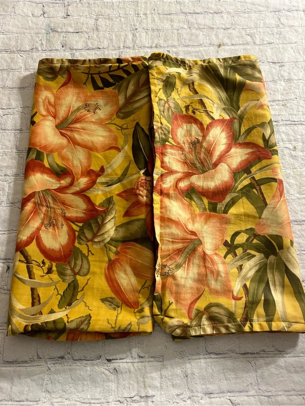 TOMMY BAHAMA HOME TROPICAL LILY KING SIZE ISLAND-INSPIRED VINTAGE PILLOW SHAMS